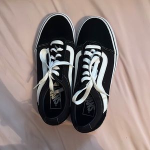 Vans Old Skool Shoes (NEVER WORN)